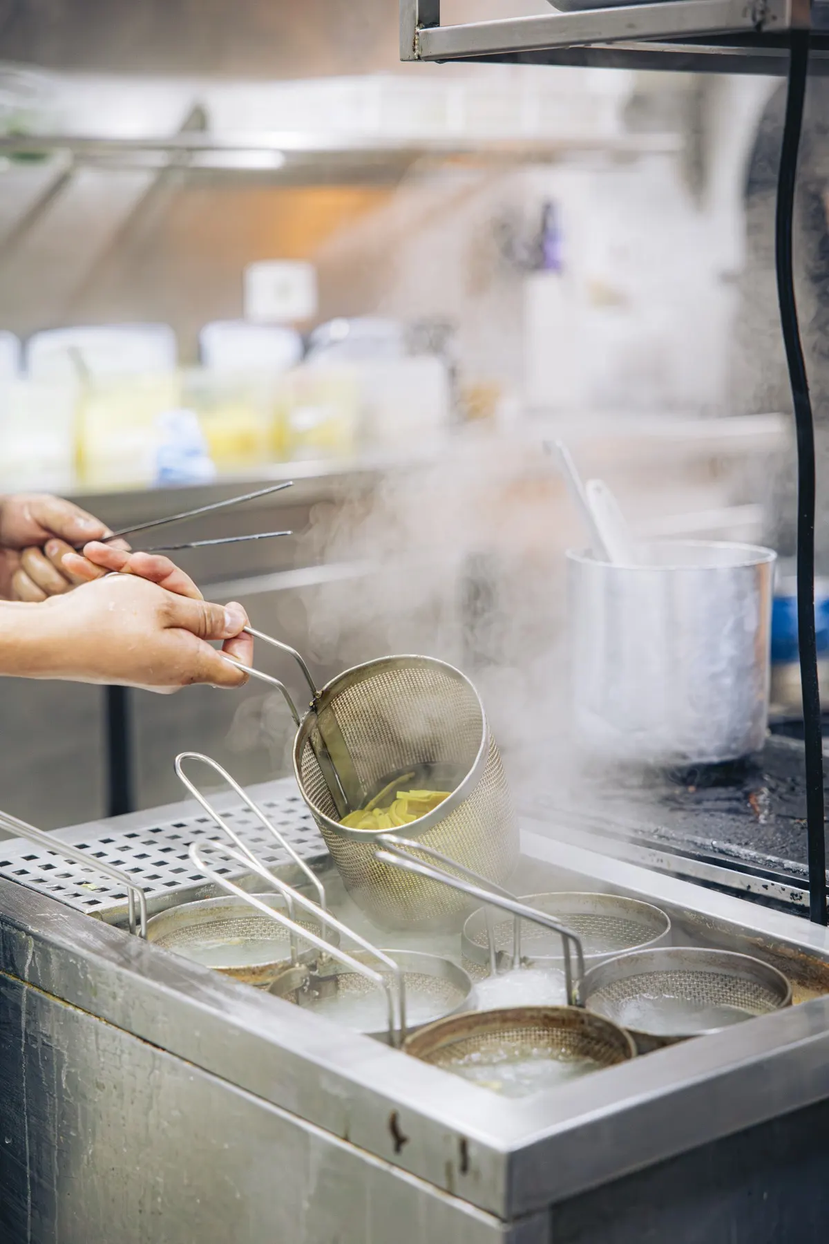 Massa fresca saindo da panela, com vapor