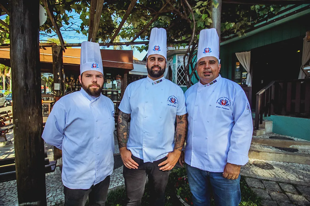 Os chefs Milton Ribeiro, Rafael Gonçalves e Délio Canabrava, certificados pela FIC em 2018