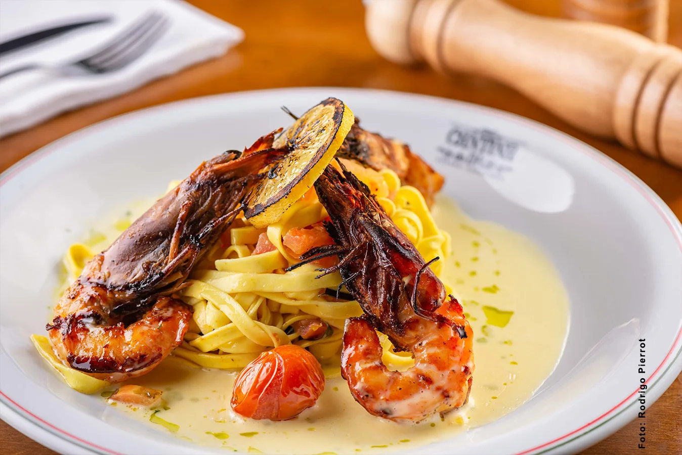 Gamberoni com tagliatelle artesanal